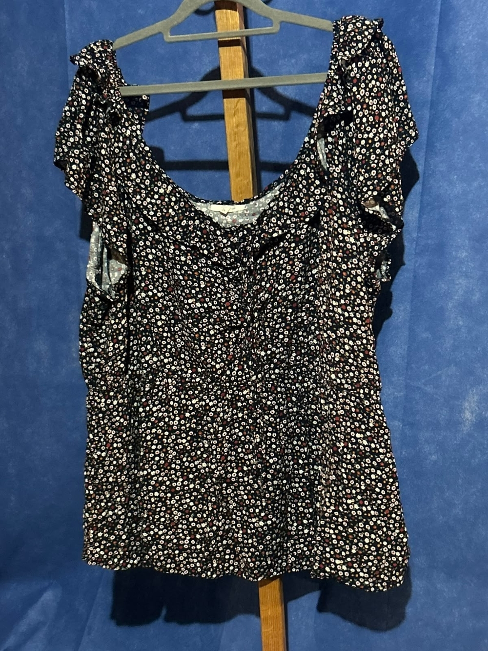 Maurices Black Floral Ruffle-Sleeve Scoop Neck Top